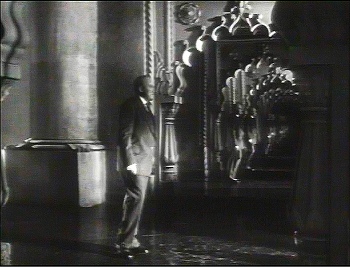 『市民ケーン』 1941、約1時間51分：合わせ鏡の廊下