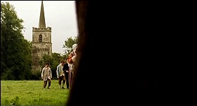『ノーサンガー・アベイ』 2007　約1分：教会の塔　右手前は木の幹