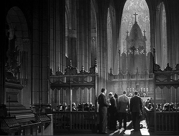 『狼男』 1941　約51分：教会の身廊