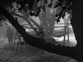 『狼男』 1941　約1時間3分：森の木に設けられた見張り台