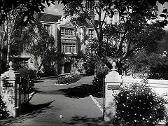 『フランケンシュタインの幽霊』 1942　約9分：屋敷の外観