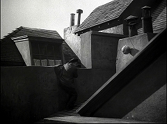 『フランケンシュタインの幽霊』 1942　約14分：屋根附近