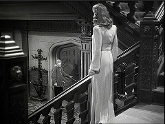 『フランケンシュタインの幽霊』 1942　約19分：階段と下中央に玄関