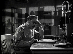 『フランケンシュタインの幽霊』 1942　約35分：研究室、壁に落ちる器具等の影
