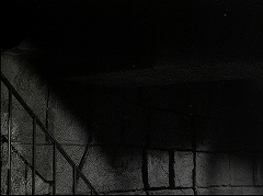 『フランケンシュタインの幽霊』 1942　約47分：地下への階段と壁