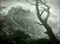 『不死の怪物』 1942　約21分：崖の上の館