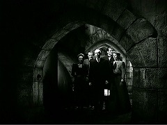 『不死の怪物』 1942　約32分：地下の廊下