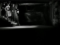 『不死の怪物』 1942　約32分：「隠し部屋」