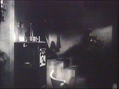 『猿の怪人』 1943　約26分：研究室の奥の階段
