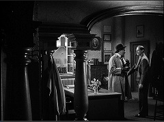 『フランケンシュタインと狼男』 1943　約9分：医師の個室