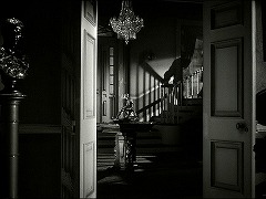 『夜の悪魔』 1943　約35分：奥に二階への階段