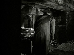 『夜の悪魔』 1943　約36分：地下室