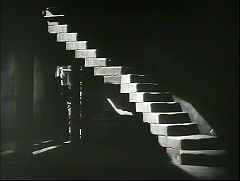 『私はゾンビと歩いた！』 1943　約11分：塔の一階と上への階段