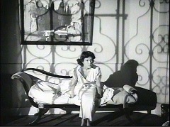 『私はゾンビと歩いた！』 1943　約53分：ジェシカの部屋＋ベックリーン《死の島》＋装飾の影
