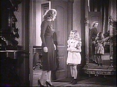 『キャットピープルの呪い』 1944　約22分；玄関脇(?)の大きな鏡