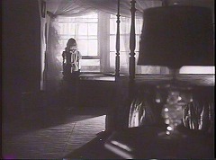 『キャットピープルの呪い』 1944　約56分；エイミーの部屋　イレーナを見失なったエイミー