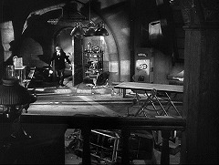 『フランケンシュタインの館』 1944　約45分：実験室、奥から