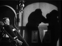 『フランケンシュタインの館』 1944　約1時間8分：実験室、影