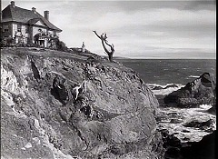 『呪いの家』 1944　約2分：屋敷、やや遠くから