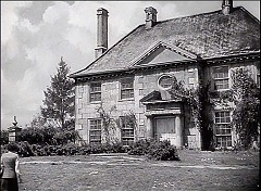 『呪いの家』 1944　約3分：屋敷の外観