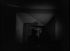 『呪いの家』 1944　約31分：パメラの部屋の前