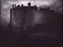 『死体を売る男』 1945　約1分：城～タイトル・バック