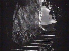 『吸血鬼ボボラカ』 1945　約8分：丘沿いの階段