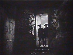 『吸血鬼ボボラカ』 1945　約8分：通路(?)、内側から