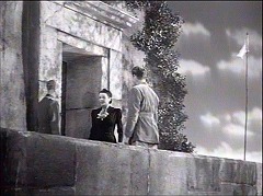 『吸血鬼ボボラカ』 1945　約29分：テラス(?)／トンネル状通路の入口(?)