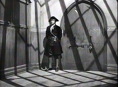 『恐怖の精神病院』 1946　約11分：病棟への入口