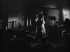 『恐怖の精神病院』 1946　約56分：病棟の広間、夜