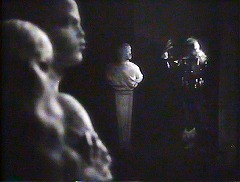 『美女と野獣』 1946　約41分：二階廊下の胸像群