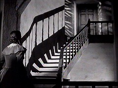 『呪われた城』 1946　約1時間22分：塔内の階段