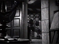 『五本指の野獣』 1946　約1時間6分：書斎から食堂の方へ