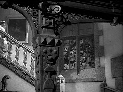 『謎の狼女』 1946　約15分：階段