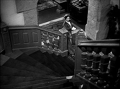 『謎の狼女』 1946　約55分：階段、上から