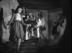 『乙女の星』 1946　約6分：隠し階段、やや下から