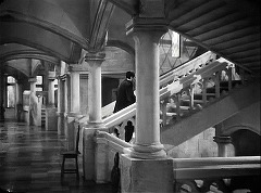 『乙女の星』 1946　約18分：二階廊下と三階への階段