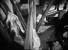 『乙女の星』 1946　約1時間3分：右に屋根裏二階、左に屋根裏通路＋幽霊　上から