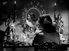 『扉の蔭の秘密』 1947　約20分：「魅惑の大農園」　鏡と鏡像
