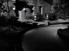 『扉の蔭の秘密』 1947　約28分：屋敷　玄関前