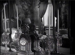 『扉の蔭の秘密』 1947　約1時間10分：寝室の鏡　燭台とその鏡像