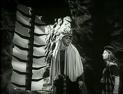 『マクベス』 1948　約1時間8分：窓と魚の骨状の横桟