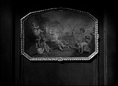 『奇妙な扉』 1952　約58分：クピドーの群像図