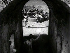 『オセロ』 1952　約27分：地下貯水槽の地表での大井戸、手前に城壁のアーチ