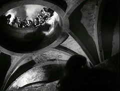 『オセロ』 1952　約27分：地下貯水槽の地表での大井戸を地下から