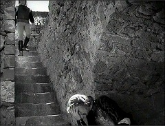 『オセロ』 1952　約31分：狭い階段と半円アーチのトンネル