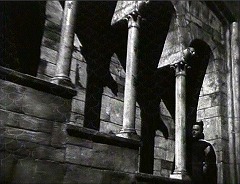 『オセロ』 1952　約1時間4分：波形紋様の広場に面した(?)階段、やや下から