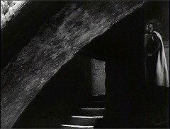 『オセロ』 1952　約1時間4分：アーチと向こうに階段