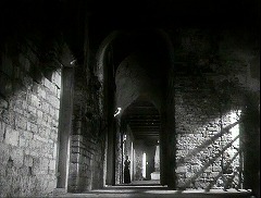 『オセロ』 1952　約1時間7分：廊下(?)　やや下から